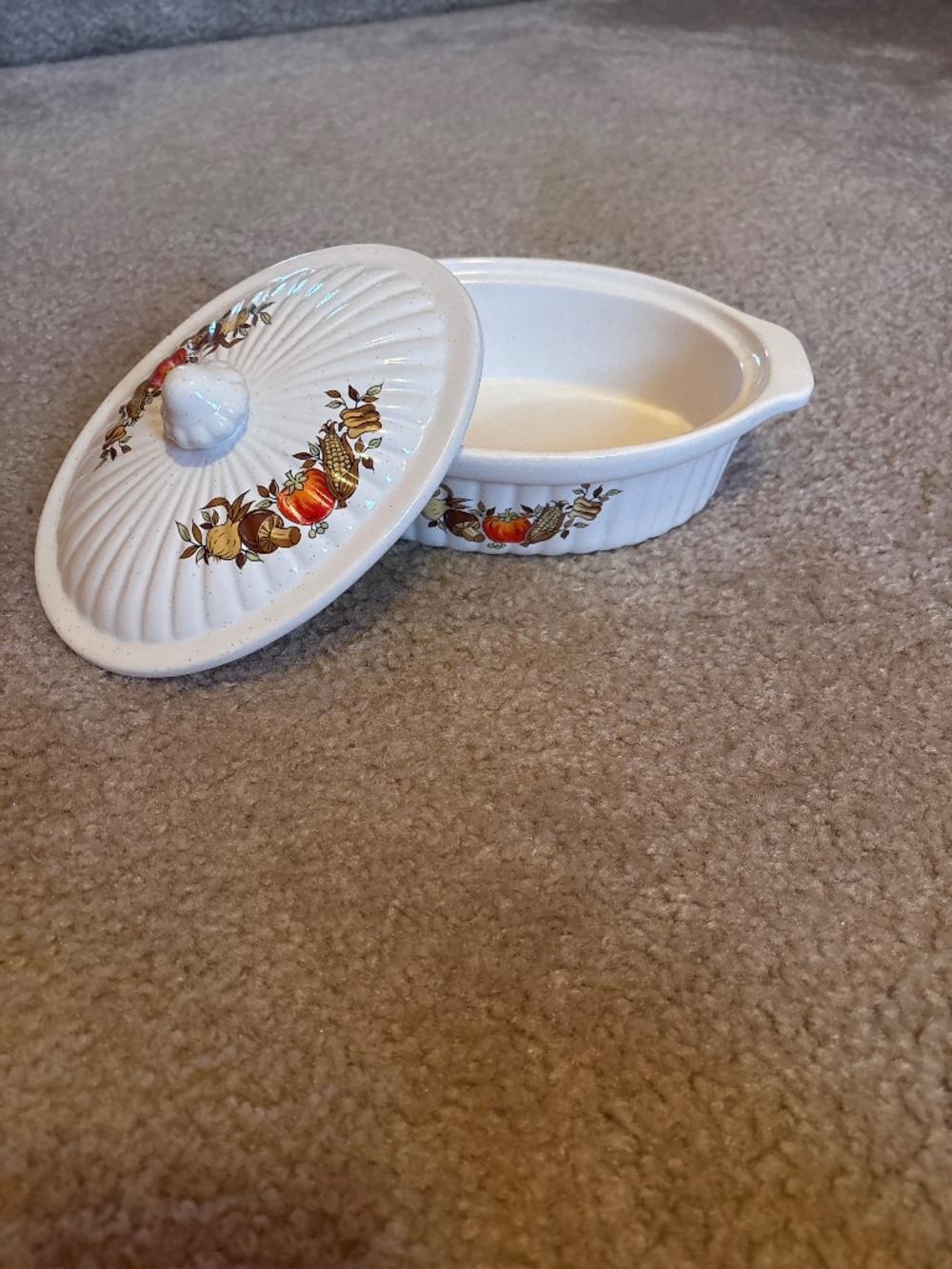 Vtg MCM Oval Stoneware Casserole Dish Creamy Speckled White Harvest Vegetables O